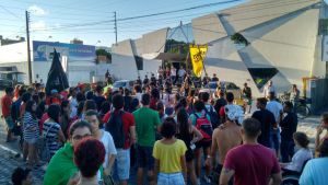 Protesto-PMDB-300x169 Após protesto em sede, PMDB critica Ricardo por ligação com MST na Paraíba