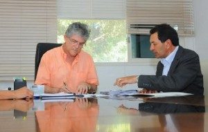 Ricardo_Aristeu-300x191-300x191 Ricardo anuncia saída de Aristeu Chaves do Detran para disputar Prefeitura de Camalaú