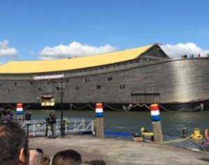 arca-de-noe-da-holanda1-300x237 Holandês constrói “Arca de Noé” e planeja trazê-la para o Brasil