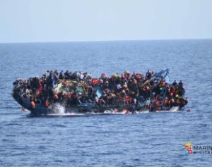 barco-300x237 ONU estima 700 mortes de migrantes em três naufrágios nesta semana