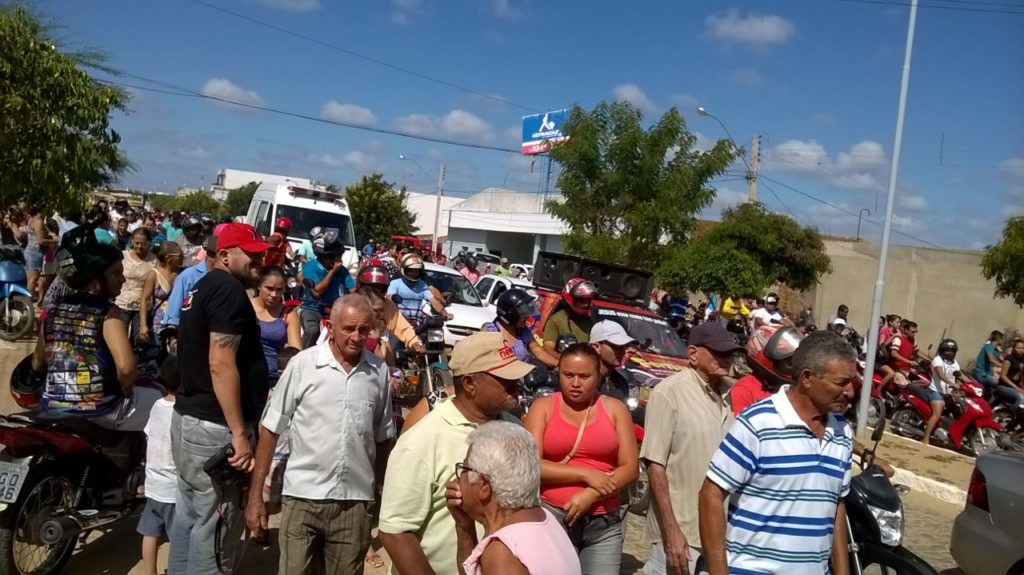 enterro-1024x575 Populção Monteirense da o último adeus as vítimas mortas em acidente no Cariri