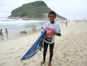 22ba8f84e77dc8be8c15-300x227 Atleta paraibano vai representar o Brasil em Mundial Júnior de Surfe