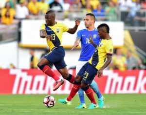 57538f5630496-300x236 Arbitragem salva Seleção e Alisson de 'mico' na estreia contra o Equador