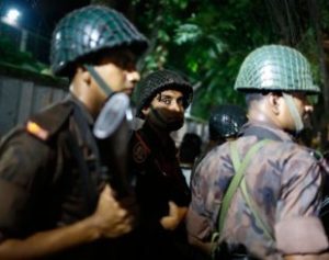 Ataque-310x245-300x237 Ao menos 20 reféns foram mortos durante ataque a café de Bangladesh
