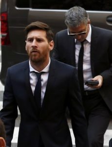 messi_tribunal4_reuter-230x300 Messi é condenado a 21 meses de prisão por fraude fiscal na Espanha