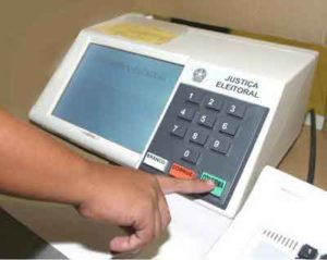 urna-eletrônica-300x239 Paraibanos filiados a partidos devem R$ 64 mil de multas eleitorais
