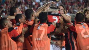 20160806210552_0-300x169 Flamengo vence e assume a liderança provisória