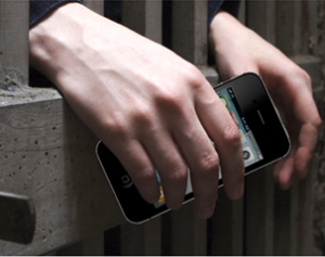 Celular-no-Presídio-300x237 Estado já tomou 3 mil celulares de presos