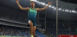 thiago-braz-comemora-apos-saltar-603m-1471316509423_v2_615x300-300x146 Thiago Braz consegue feito e é ouro no salto com vara com recorde olímpico