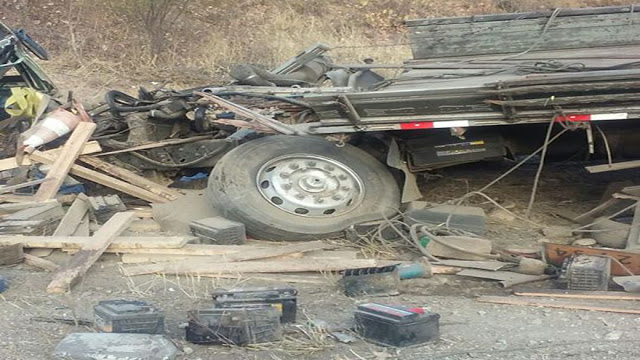 VC Acidente gravissino na serra de mimoso entre caminhão e ambulânciadeixa três mortos