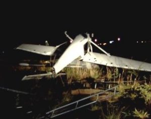 arquivo-310x245-300x237 Temporal causa estragos e faz até avião virar no aeródromo de Goiânia