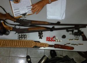 timthumb-1-2-300x218 Polícia apreende 13 armas de fogo e prende 44 suspeitos no fim de semana