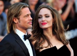 timthumb-13-1-300x218 Angelina Jolie pede divórcio de Brad Pitt