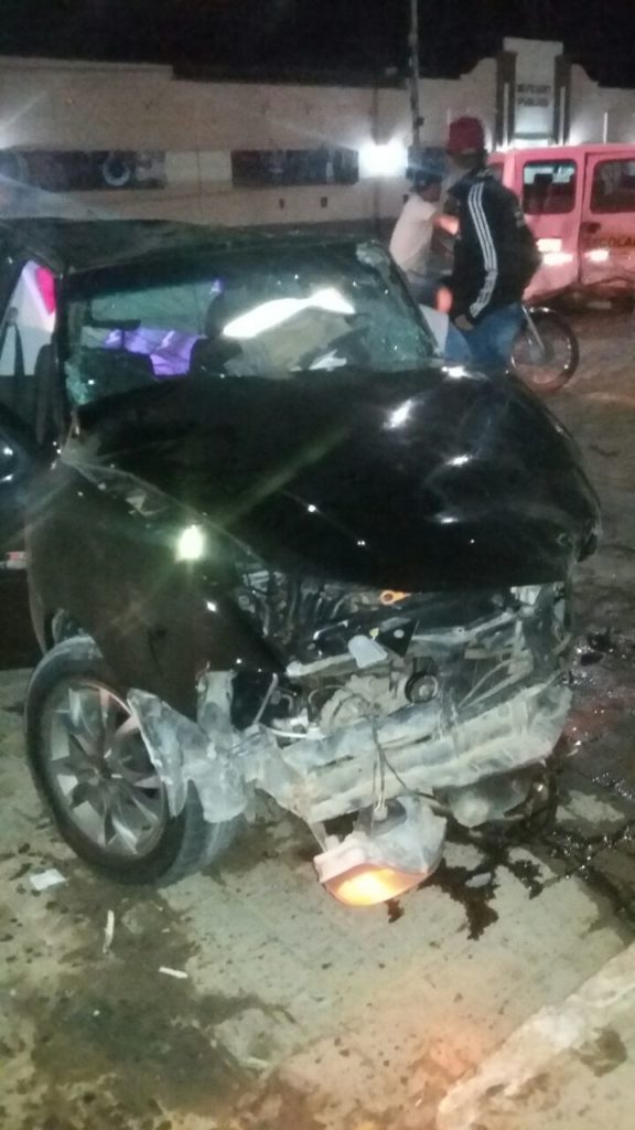 09cb2ed1-3aaa-4e0e-9892-464a0262eb3e-576x1024 Exclusivo: Motorista perde controle e colide com outro veículo no centro de Monteiro