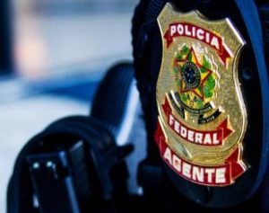 Polícia-Federal-310x245-300x237 PF prende ex-governador suspeito de fraudar R$ 1,2 bi em licitações