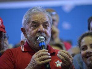 brazil-lula-demonstration_nelson_almeida_afp-4-300x225 Aos 71 anos, ex-presidente Lula vê futuro político na mira da Lava Jato