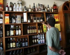 mideast_iraq_alcohol__fran-310x245-1-300x237 Iraque proíbe importação, fabricação e venda de bebidas alcoólicas