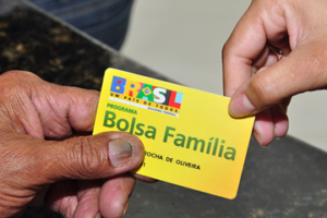 08-11-2016.182310_Bolsa-1-300x200 Governo suspende 44.015 cadastros do Bolsa Família na Paraíba