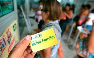 BOLSA-FAMÍLIA-681x421-300x185-300x185 MPF identifica 43 mil benefícios do Bolsa Família suspeitos na Paraíba