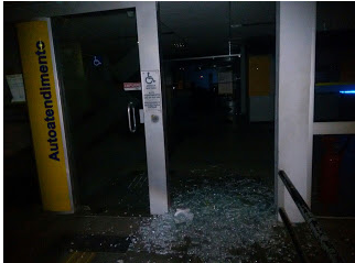 Sem-título Bandidos tentam explodir caixas eletrônicos do Banco do Brasil em Sertania -PE