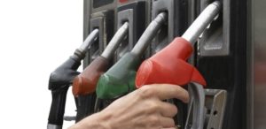 bomba-de-combustivel-gasolina-etanol-oleo-automovel-carro-alcool-combustiveis-1386020195175_615x300-300x146 Petrobras decide cortar de novo preço de gasolina e diesel nas refinarias