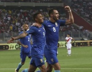 brasil-310x245-300x237 Brasil vence Peru por 2 a 0 e encaminha vaga na Copa de 2018