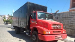 caminhao_assalto-300x169 Caminhão com roupas é tomado por assalto em Pernambuco e abandonado em cidade do cariri