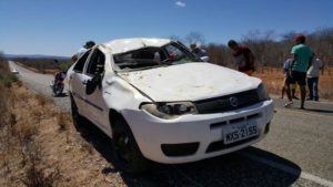 carro-zabele-300x169 Motorista perde controle e capota veículo na PB 264 em Zabelê no Cariri