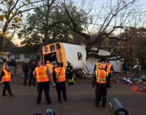 onibus-310x245-300x237 Ônibus escolar se acidenta nos EUA e deixa vários mortos