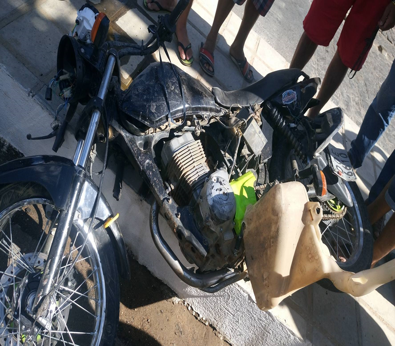 15417792_10208484012040960_1166158164_o-Copy Em Monteiro: Motociclista fica gravemente ferido após batida em viatura do Samu