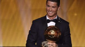 Cristiano-Ronaldo-840x440-800x440-300x165 Cristiano Ronaldo leva Bola de Ouro pela quarta vez
