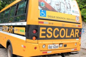onibus_escolar_foto-walla_santos_4-300x200 Fiscalização flagra ônibus escolares com irregularidades na PB