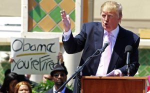 trump-2-300x186 Protecionismo de Trump ameaça provocar guerra comercial mundial