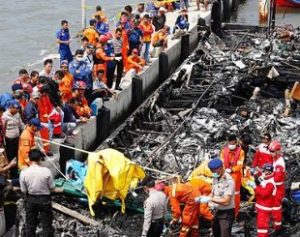 1700132-310x245-300x237 Incêndio em navio com turistas mata pelo menos 23 pessoas