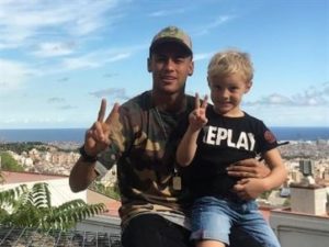 90-300x225 Filho de Neymar é o novo integrante da escolinha do Barcelona