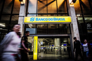 bb-300x200 Bancos anunciam juros mais baixos após queda da Selic