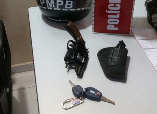 timthumb-1-5 Polícia prende homem com revólver escondido no carro, em Monteiro