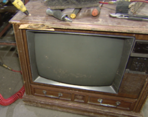 TV-310x245-2-300x237 Mulher encontra R$ 237 mil dentro de TV antiga deixada para reciclagem