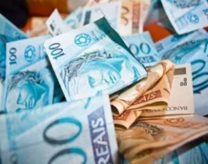 dinheiro-310x245-300x237 Justiça determina suspensão de aumento salarial dos vereadores de cidade do Vale do Piancó