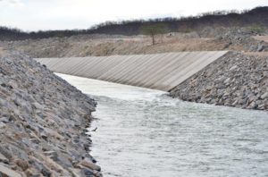 transposição-sertania-300x198 Transposição: Problemas técnicos adia chegada de água à Sertânia