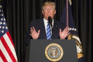 trump-300x199 Após derrota judicial, Trump já cogita novo decreto anti-imigração