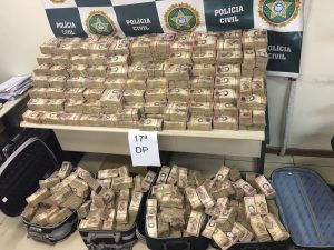 Dinheiro-300x225-300x225 Polícia apreende mais de R$ 12 milhões em dinheiro venezuelano