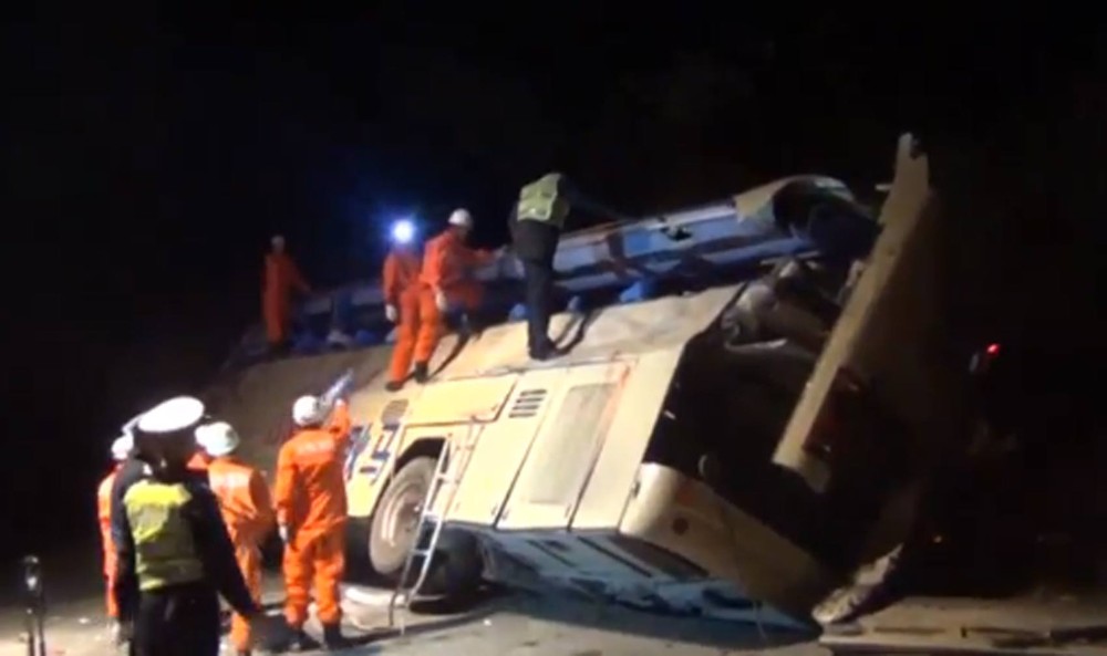 bus Acidente de ônibus deixa 10 mortos e 38 feridos na China