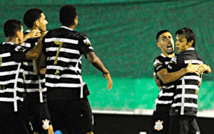 corinthias-02-300x189 Nos pênaltis, Corinthians elimina o Brusque e avança na Copa do Brasil
