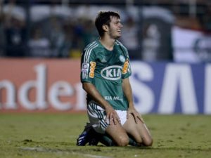 kleberlamentamatsukawa-300x225 Palmeiras falha, perde para Tijuana no Pacaembu e dá adeus à Libertadores