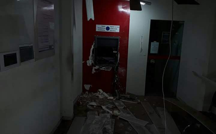 21974131-9c32-4009-a84c-276bcdb8b3eb-720x445 Mais uma vez agência bancária é explodida em Camalaú
