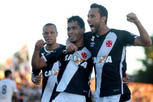 33801442955_e12533b22b_k-300x200 Vasco vence Nova Iguaçu e garante vaga na semifinal da Taça Rio