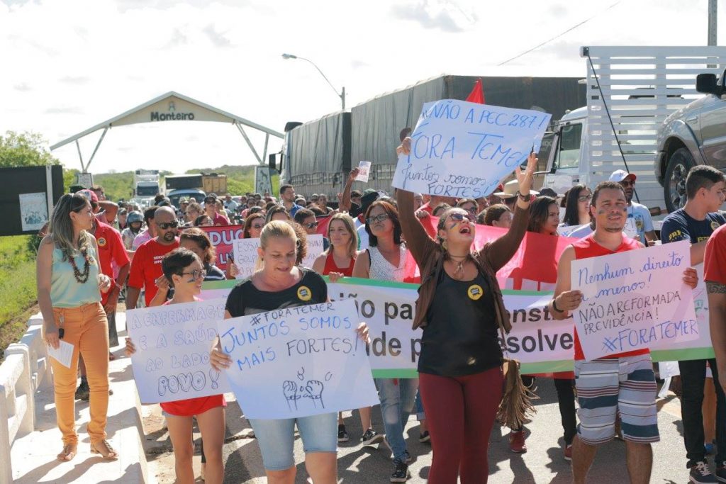 PROTESTO.jpg03-1024x683 BR-412 é interditada em dia de protesto em Monteiro