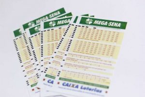 megasenaadailtondamascenofp-768x512-300x200 Sorteio da Mega-Sena pode pagar R$ 36 milhões