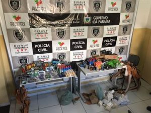 munição-300x225 Polícia prende comerciante com arsenal de munições escondido em casa e loja